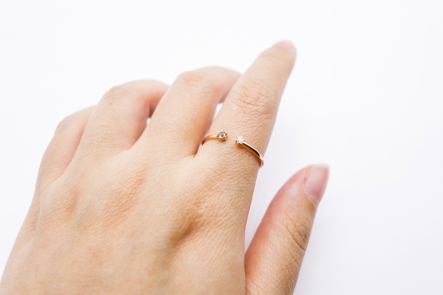 Persona_Graygreen_H_RG