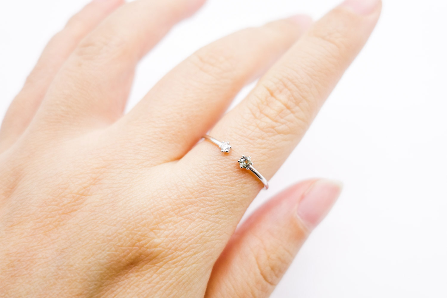 Persona_Graygreen_H_S